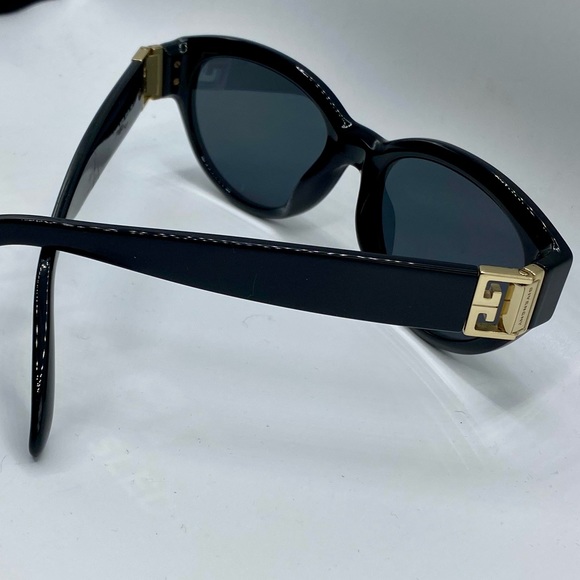 Givenchy Logo Oval Sunglasses, made in 🇮🇹 Italy‼️100% Authentic ‼️ - Picture 6 of 16